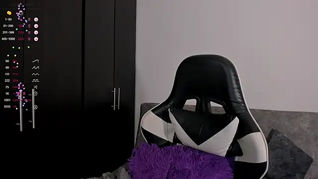 hotcami s online show from 04/01/26, 04:36