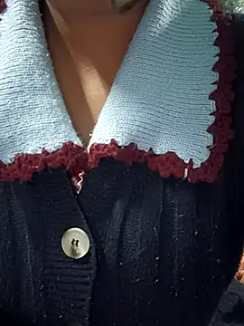 Snapshot of teena-11 chatting on 12/15/25, 01:17 teena-11 online show from 12/15/25, 01:17