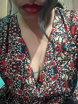 Snapshot of teena-11 chatting on 12/18/25, 12:38 teena-11 online show from 12/18/25, 12:38