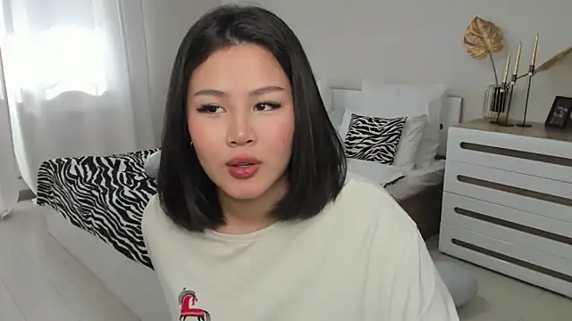 Brunette Charm online show from 03/07/26, 11:16