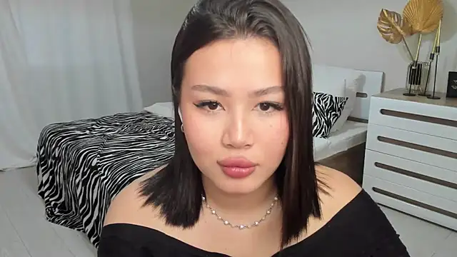 Brunette Charm online show from 04/10/26, 11:17