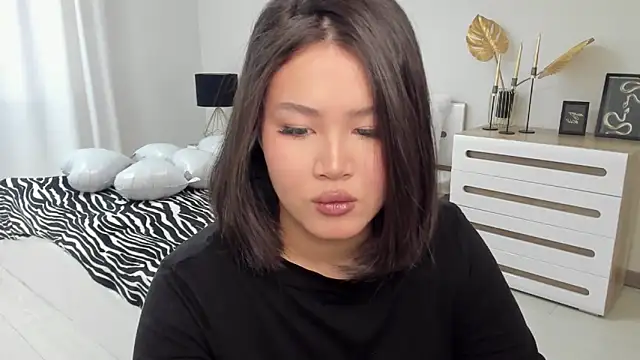 Brunette Charm online show from 03/08/26, 11:24