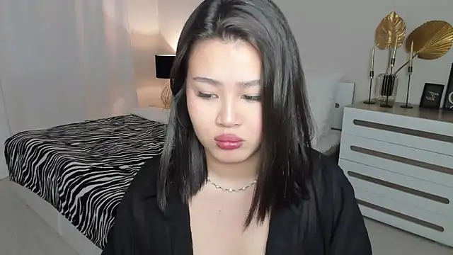 Brunette Charm online show from 05/11/26, 02:56