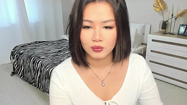 Brunette Charm online show from 02/05/26, 11:17