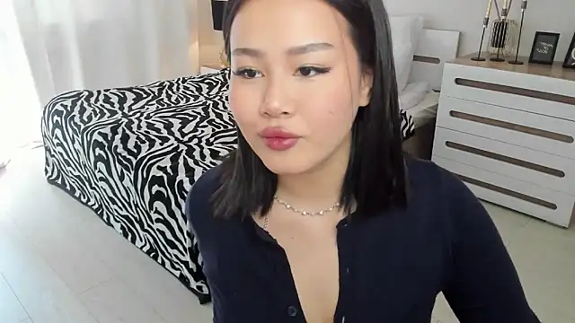 Brunette Charm online show from 04/21/26, 11:06