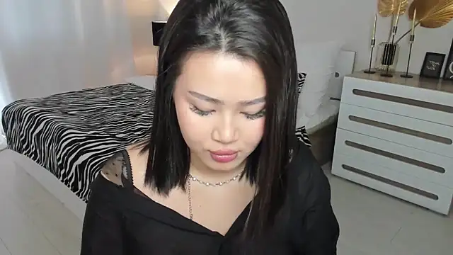 Brunette Charm online show from 05/11/26, 11:22