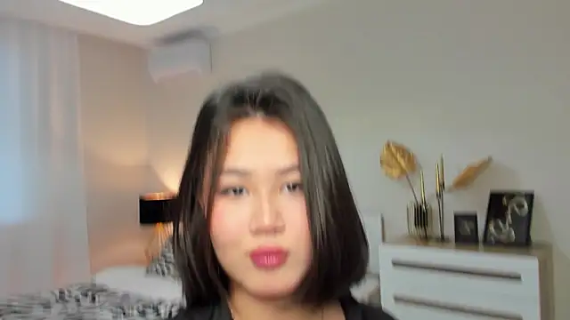 Brunette Charm online show from 01/18/26, 11:13