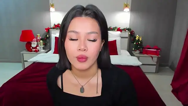 Snapshot of Brunette_Charm chatting on 12/14/25, 06:24 Brunette Charm online show from 12/14/25, 06:24