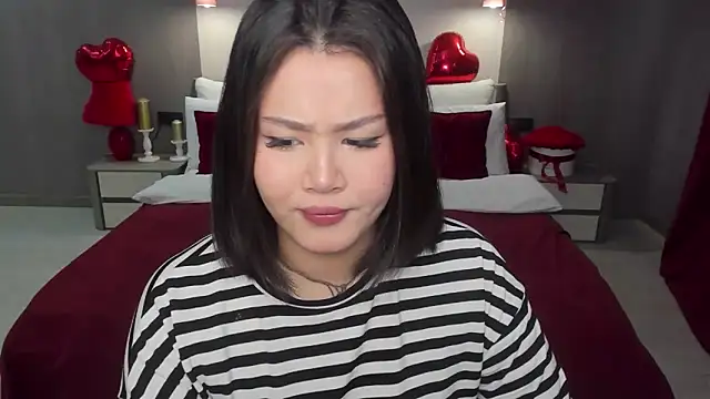 Brunette Charm online show from 02/25/26, 10:59