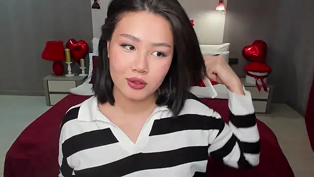 Brunette Charm online show from 02/16/26, 11:09