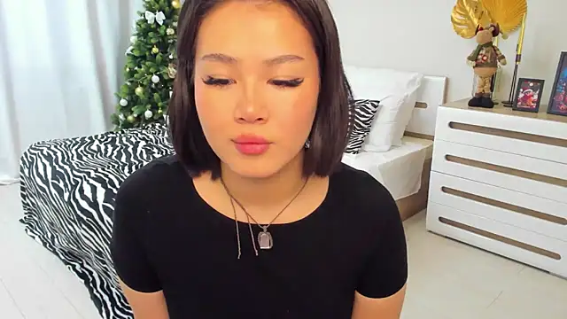 Snapshot of Brunette_Charm chatting on 12/18/25, 11:14 Brunette Charm online show from 12/18/25, 11:14