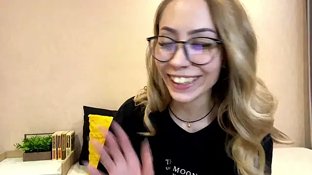 sun under skyy online show from 12/18/25, 10:19