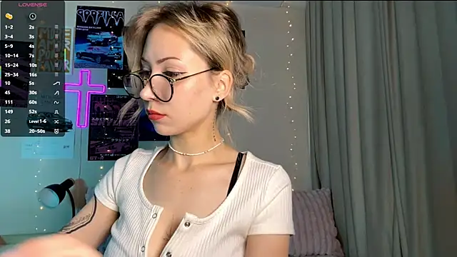 Snapshot of sun_under_skyy chatting on 07/03/26, 04:30 sun under skyy online show from 07/03/26, 04:30