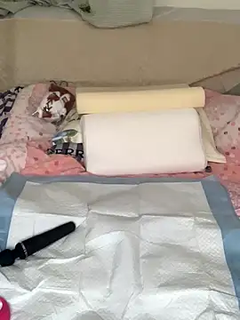 Snapshot of Bess-baby chatting on 12/21/25, 03:47 Bess-baby online show from 12/21/25, 03:47