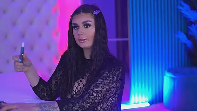 Snapshot of LexaRhodes chatting on 12/17/25, 03:28 LexaRhodes online show from 12/17/25, 03:28