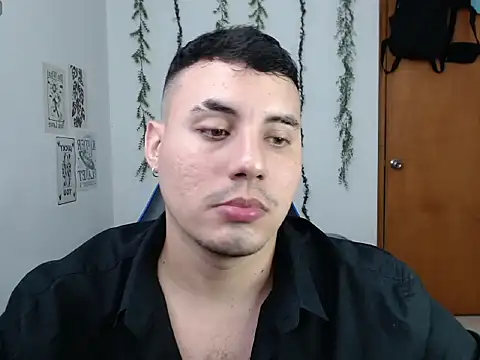 Snapshot of ENZO444_ chatting on 12/15/25, 03:12 ENZO444 online show from 12/15/25, 03:12