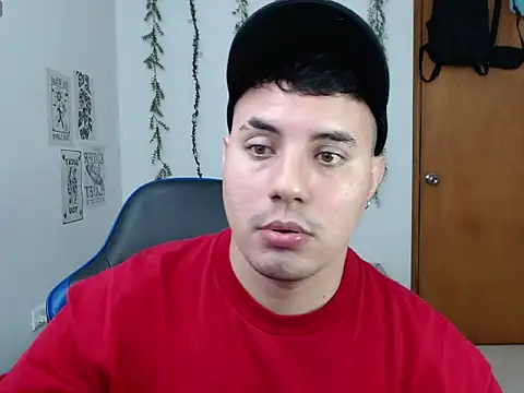 Snapshot of ENZO444_ chatting on 12/18/25, 05:23 ENZO444 online show from 12/18/25, 05:23