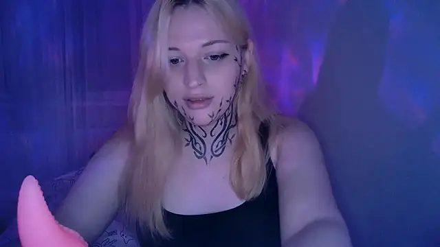 AlexaLaRose2 online show from 12/14/25, 09:20