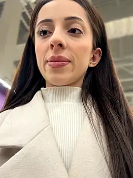 Snapshot of YeaLina chatting on 12/17/25, 10:09 YeaLina online show from 12/17/25, 10:09