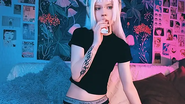 PeacchyPawss online show from 12/23/25, 07:29