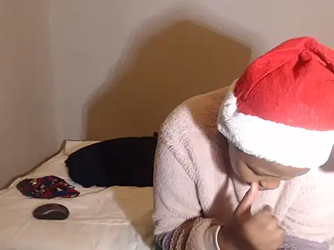 Snapshot of AshleyDesire chatting on 12/18/25, 06:56 AshleyDesire online show from 12/18/25, 06:56