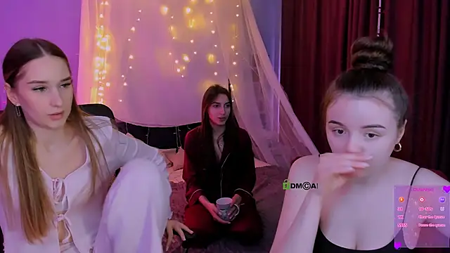 mila firee online show from 04/14/26, 09:03