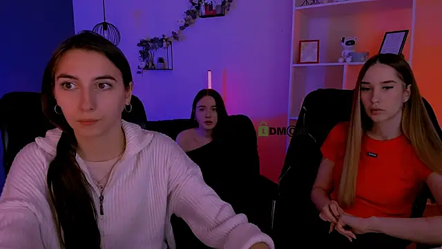 mila firee online show from 04/15/26, 08:53