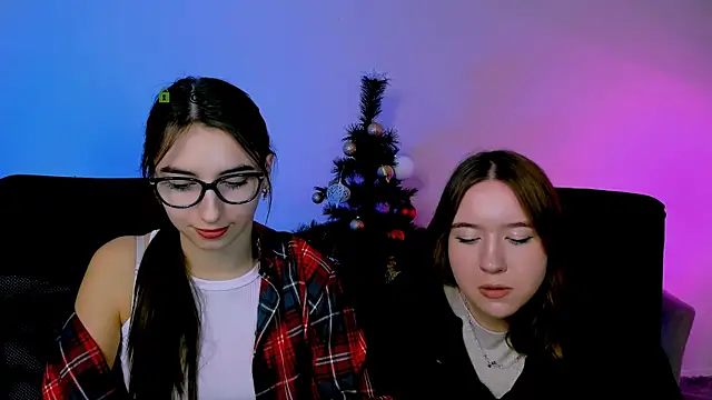 mila firee online show from 12/16/25, 12:09