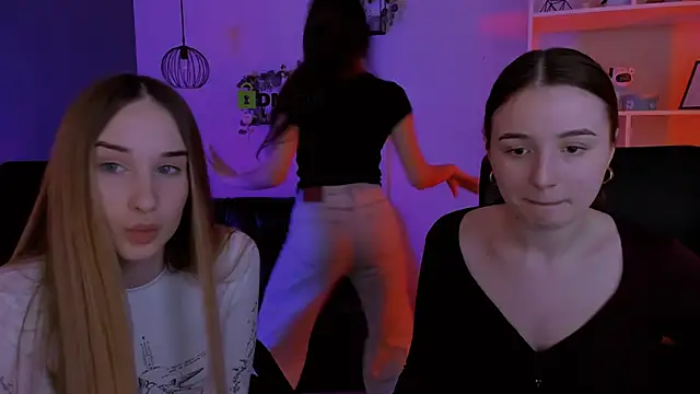 mila firee online show from 04/21/26, 07:59