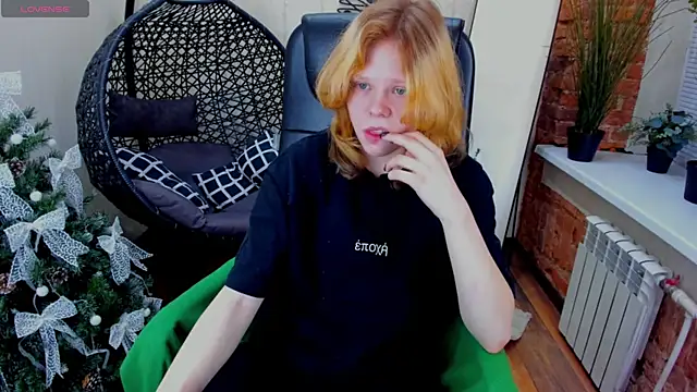 Soft Flame online show from 12/21/25, 03:36