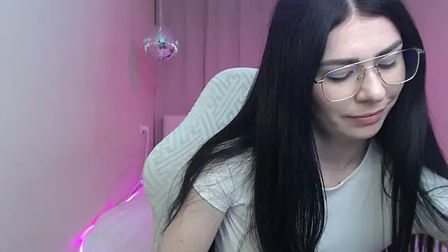 Snapshot of MilaSecret55 chatting on 05/19/26, 06:42 MilaSecret55 online show from 05/19/26, 06:42
