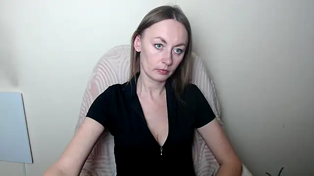 LiaSeass  online show from 04/07/26, 11:45