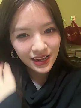 Snapshot of Momochen8839 chatting on 02/24/26, 10:27 Momochen8839 online show from 02/24/26, 10:27