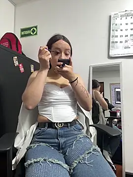 Snapshot of LUNA_MAIA chatting on 12/18/25, 12:53 LUNA MAIA online show from 12/18/25, 12:53