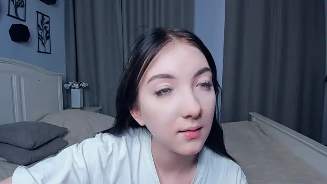 Snapshot of JanettVeld chatting on 12/15/25, 10:10 JanettVeld online show from 12/15/25, 10:10