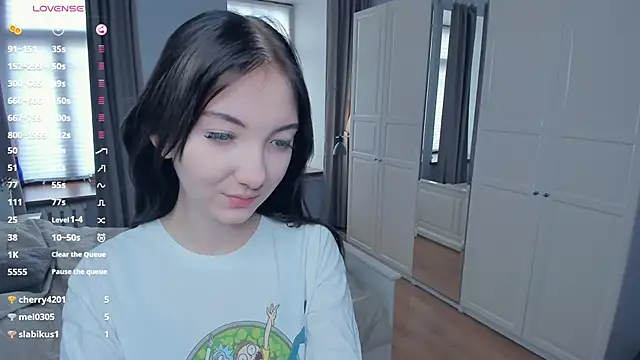 Snapshot of JanettVeld chatting on 12/14/25, 09:04 JanettVeld online show from 12/14/25, 09:04