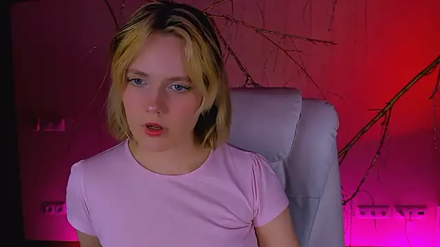 Snapshot of madeline_doll chatting on 02/22/26, 11:34 madeline doll online show from 02/22/26, 11:34