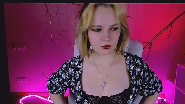 Snapshot of madeline_doll chatting on 02/11/26, 05:07 madeline doll online show from 02/11/26, 05:07