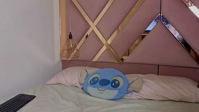 Stephanny Blush online show from 04/15/26, 06:01