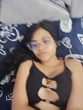 Snapshot of DAFNNEE_HOT chatting on 05/19/26, 03:41 DAFNNEE HOT online show from 05/19/26, 03:41