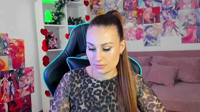 NoraFoxes online show from 12/17/25, 03:39