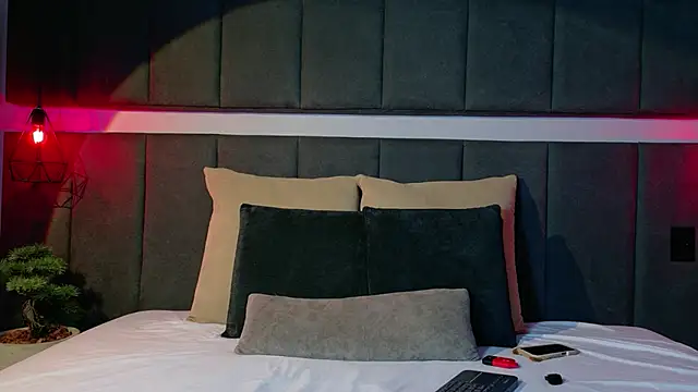 luna blannco online show from 04/17/26, 02:20