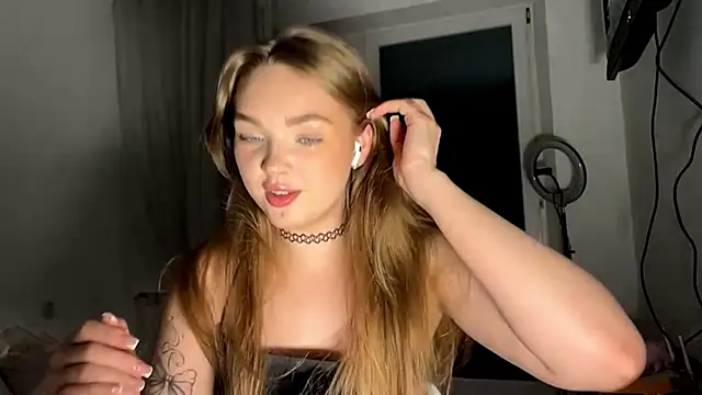 Snapshot of Ginnyinjeans chatting on 12/18/25, 07:40 Ginnyinjeans online show from 12/18/25, 07:40