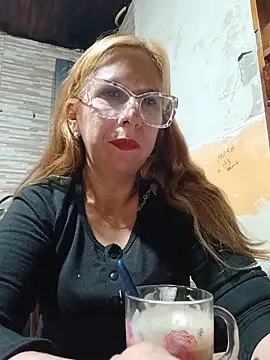 Snapshot of cari75 chatting on 06/18/26, 04:44 cari75 online show from 06/18/26, 04:44