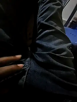 Snapshot of SHARIF12123 chatting on 02/20/26, 03:47 SHARIF12123 online show from 02/20/26, 03:47