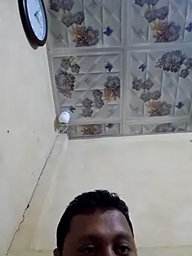 Snapshot of SHARIF12123 chatting on 12/17/25, 12:43 SHARIF12123 online show from 12/17/25, 12:43