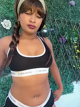 Snapshot of Scarlett_Noah chatting on 12/18/25, 11:25 Scarlett Noah online show from 12/18/25, 11:25