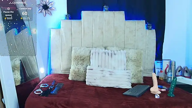 Snapshot of Laura_hotmilf chatting on 01/15/26, 12:08 Laura hotmilf online show from 01/15/26, 12:08