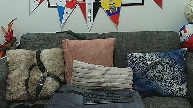 Snapshot of Laura_hotmilf chatting on 07/07/26, 04:15 Laura hotmilf online show from 07/07/26, 04:15