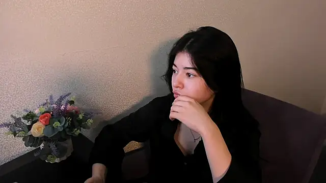LisaColee online show from 05/06/26, 08:07